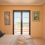Arqueros Jacarandas דירה